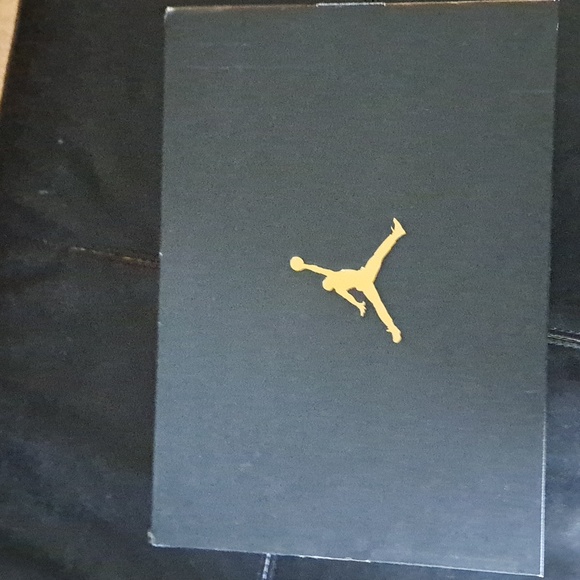 Size 10 Mens Jordan 1 Mid Hornets 2018 NWT - Picture 10 of 10